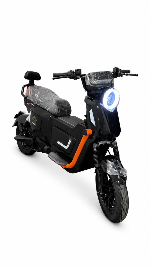 Scooter Elétrica Urbana Preta com Farol LED – Design Moderno, Econômica e Sustentável